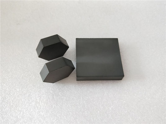 แผ่นเซรามิก B4C หกเหลี่ยม Boron Carbide กระบอกป้องกันเซรามิกบอลิสติก