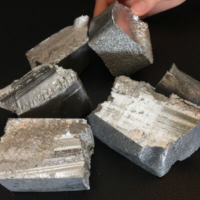 อลูมิเนียมตองสแตน AlW10 Master Alloy 10% W Content Ingot สําหรับการปรับปรุงเมล็ด