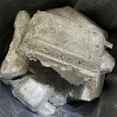 อลูมิเนียมตองสแตน AlW20 Master Alloy 20% W Content Ingot สําหรับการปรับปรุงเมล็ด